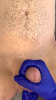 Jogo da próstata - close-up na punheta com enorme explosão de porra