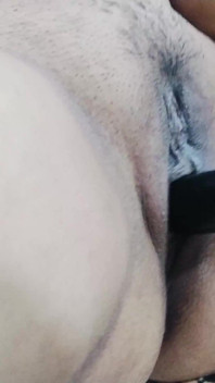 Femme infidèle, chatte et sodomie avec un concombre desi