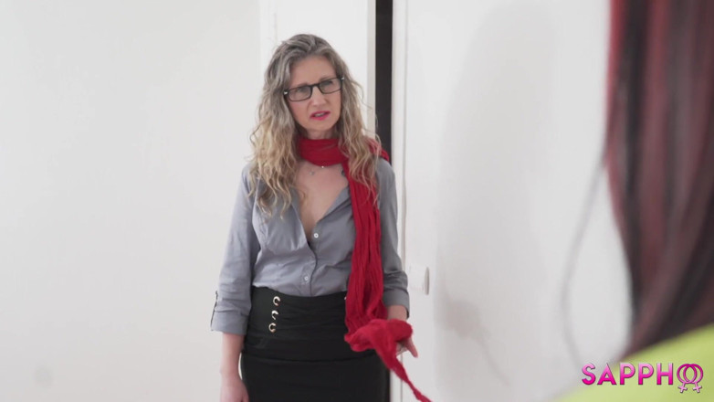 Sappho: Fiica mea vitregă este o rebelă