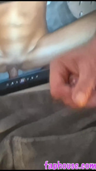 Främlingen runkar till mina videor och skickade mig sina mega cumshots