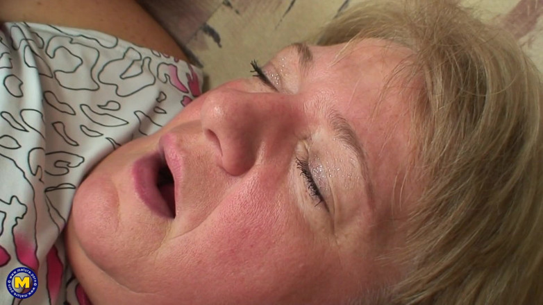 Mature NL: Horny Mature Slut Taking on a Prego Teen