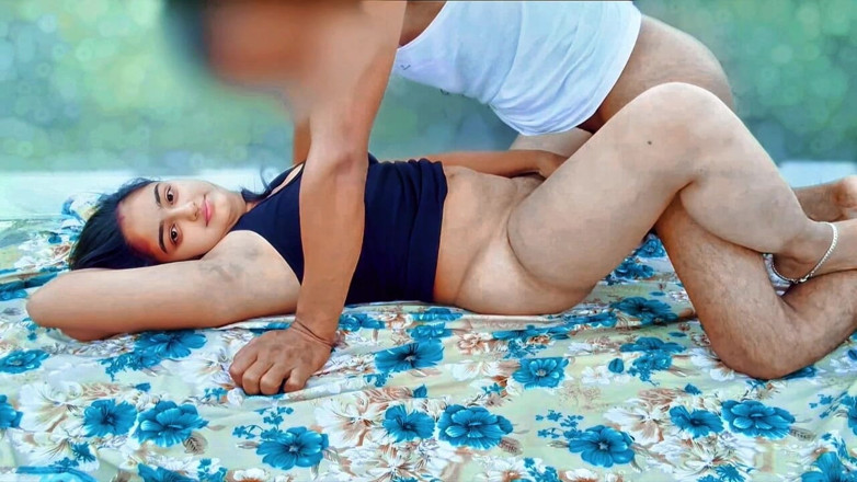 Your_aisha: Iubita mea foarte fericită, îmi fut pizda strâmtă de la sat