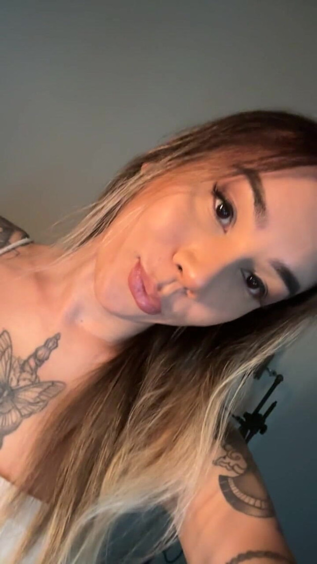 Hello, Im Faphouse Now (Bruninhatgirl) Hello, Im Faphouse Now (Bruninhatgirl)
