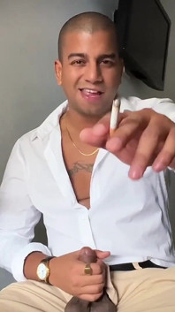 Seorang homo telah menjadi istriku selama setahun