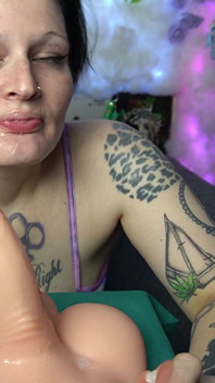 Dani ger dig din första gumjob