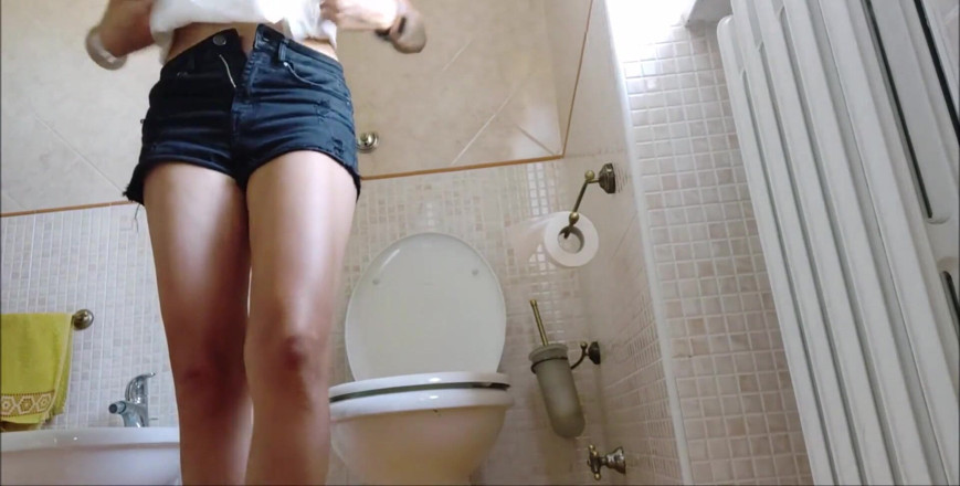 savannahamatoriale: Chantal Channel čůrá a prdí s tebou