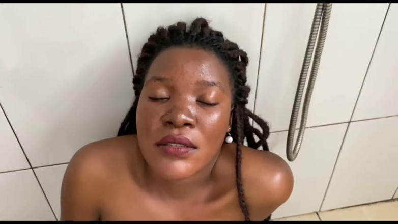 African Beauties: Rowena yang jalang Kencing Adventures