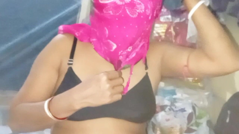 Bengaliauntykichut: Une bhabhi desi indienne se fait baiser la chatte noire...