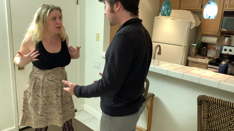 Erin Electra: Stepmom Helps Stepson Stay Home on Quarantine
