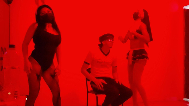 NEGRITA SEXY: 我们为我亲爱的继兄弟组织了一个单身派对