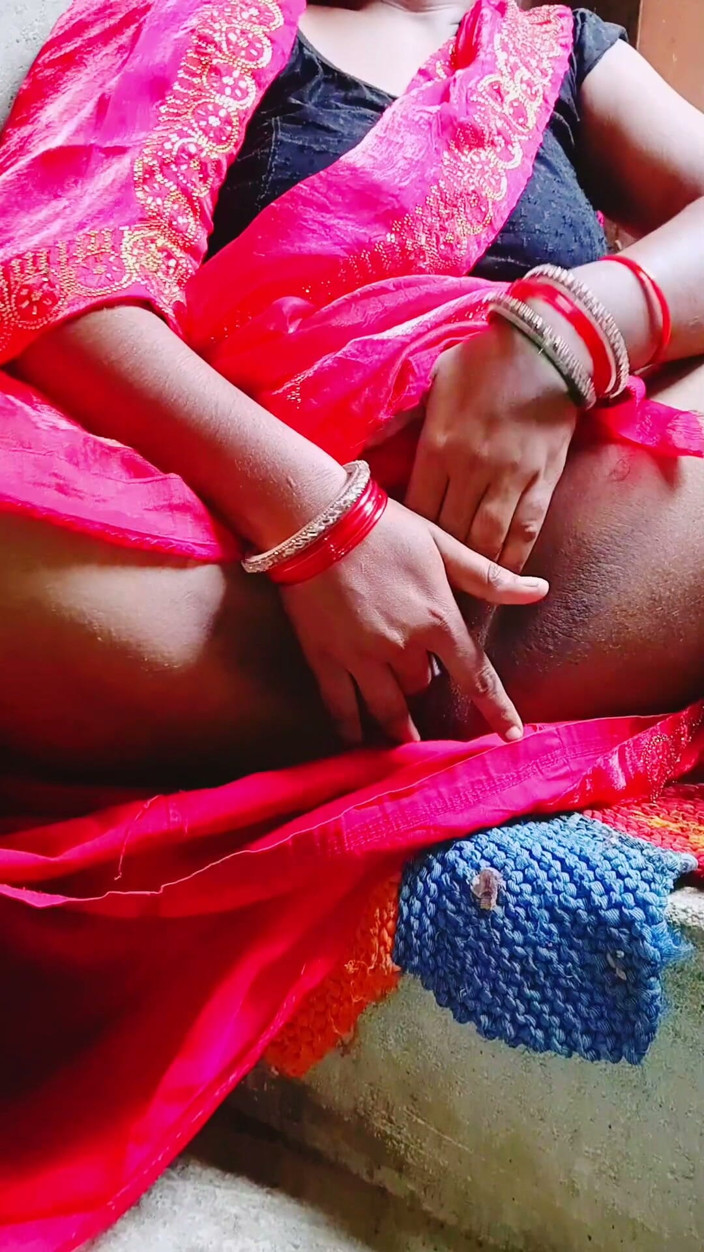 Sexy baby: 'Desi kız' merdivenlerden çıkıyor