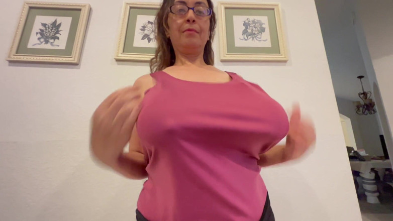 VeeVee Vixen: 다른 상의를 입은 묶인 젖탱이