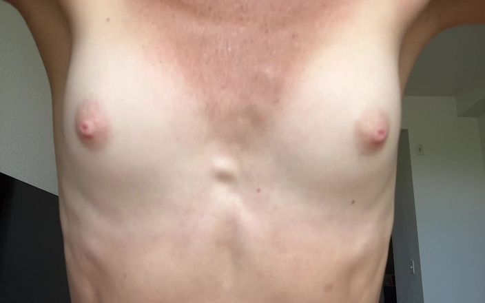 Elaina Button: Peitos saltando 10 minutos, peitos naturais tremendo em primeiro plano