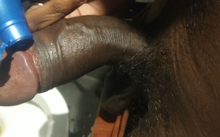 Tamil 10 inches BBC: Une grosse bite noire de 10 pouces a besoin d&amp;#039;un masseur
