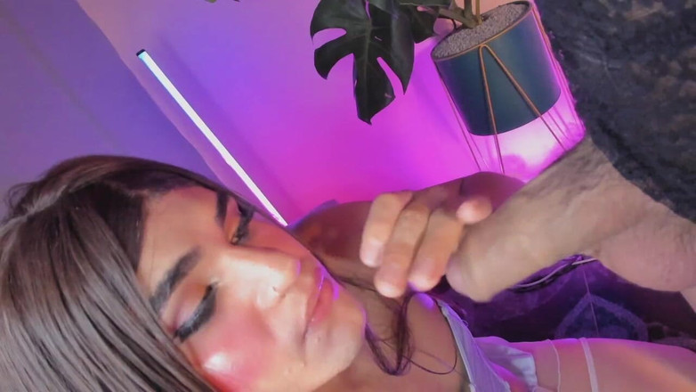 Bella Duval: Sissy Bella Si Fa Scopare La Bocca Dell'amica