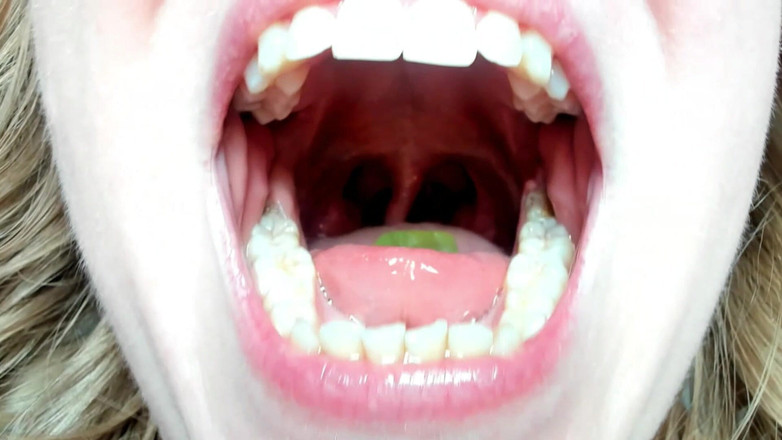 Julie_Bliss: Julie Bliss - Uriașă