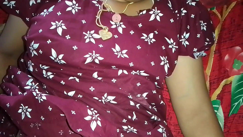 Skydreem1104: Indická žena v domácnosti dává svému manželovi penis do pusy, saje...