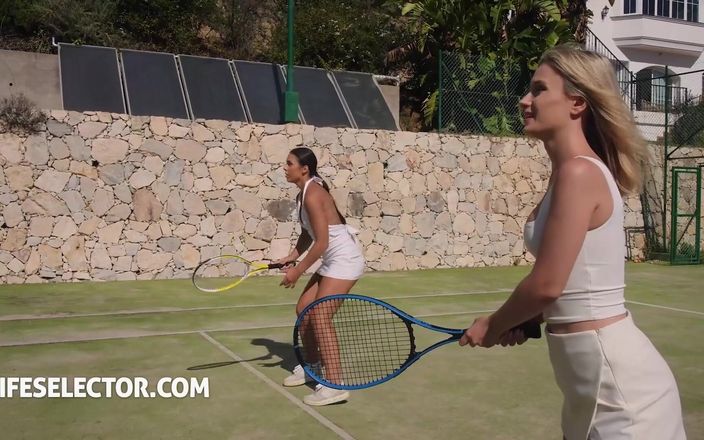 LifeSelector: Сексуальная блондинка Karina King сосет твой жесткий хуй в секс-сцене в видео от первого лица