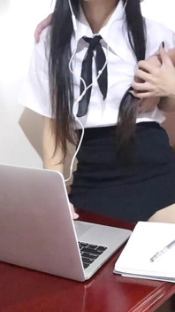 Siswi pinay 18 tahun dientot sama ayah tirinya di kelas online
