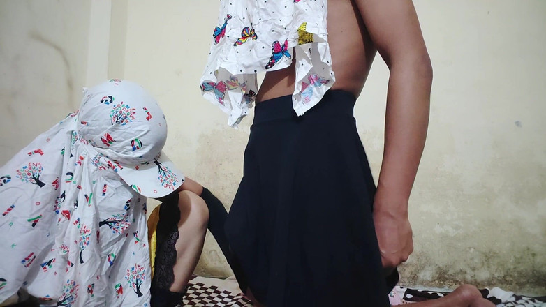 Wifeee: Evde Müslüman bir tesettürlü kadın aradı