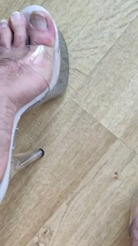 Sepatu hak tinggi