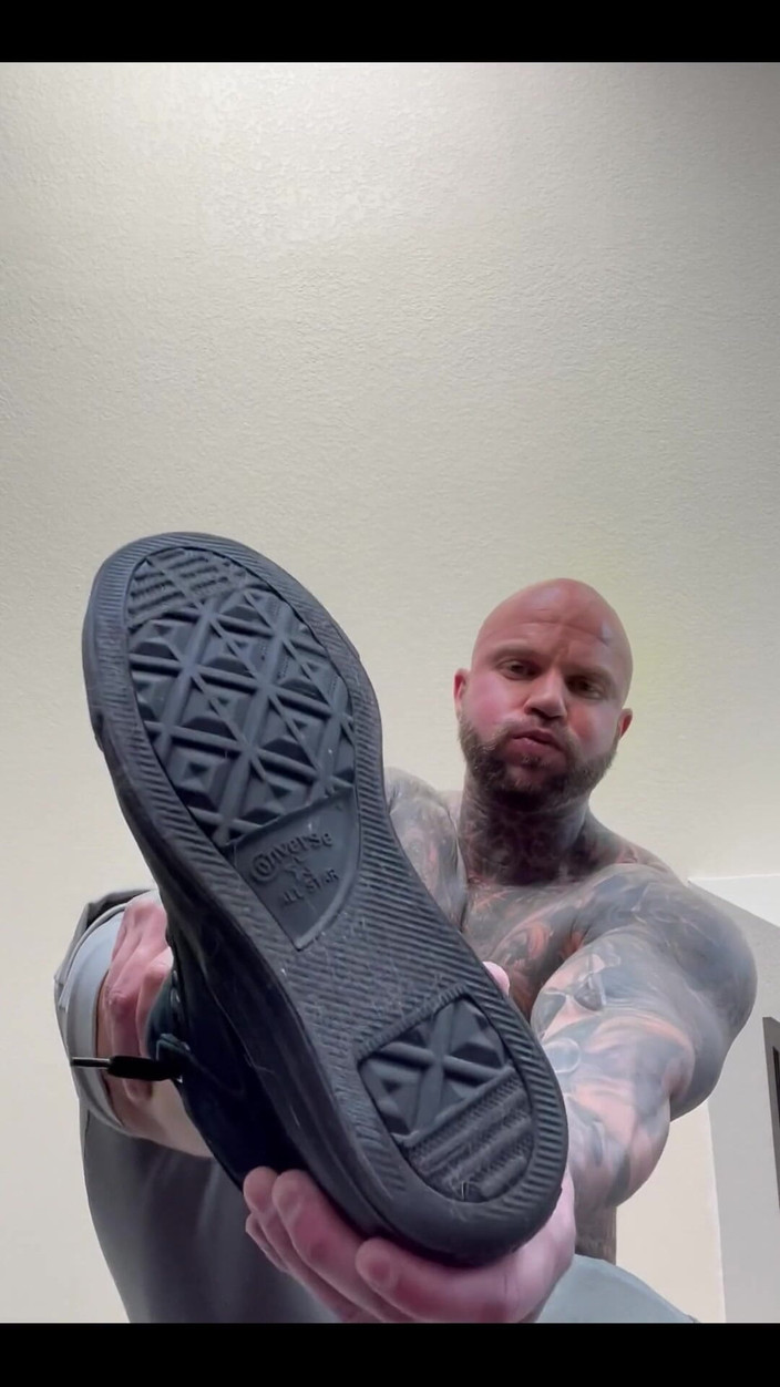 Jasons feet: Dev Jason Tiny City'de eğiliyor