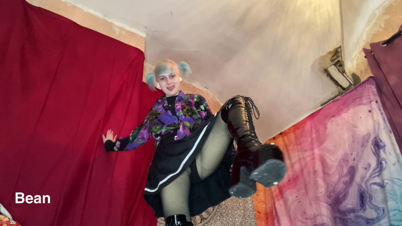 Alice Bean: La gigantessa carina ti cavalca