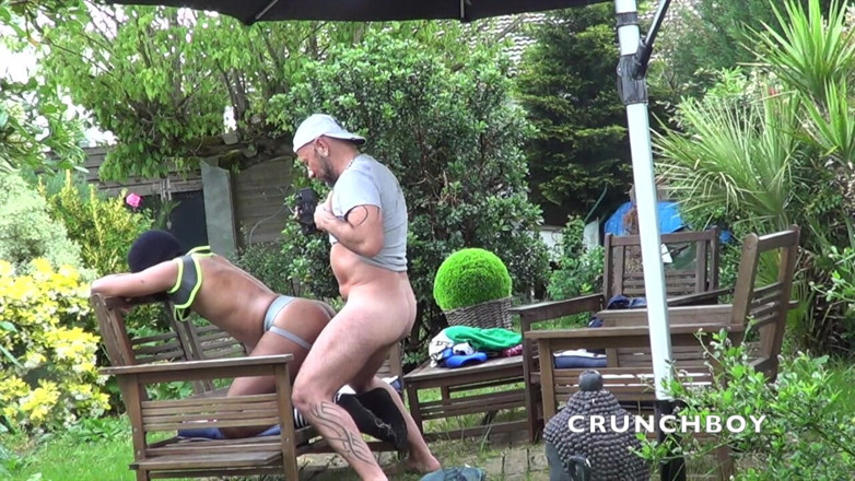 NEW BAREBACK GENERATION 2022: Une salope se fait baiser sans capote dans le jardin