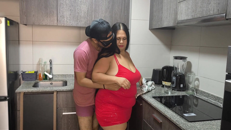 Riderqueen: BBW MILF Ibu Tiri Fuck Kitchen - Video Lengkap untuk Penggemar