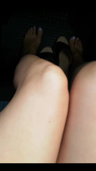 Škoda, že jsem dnes měla na sobě kalhotky a nesnáším to