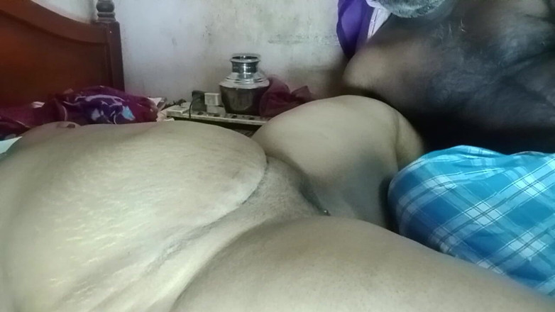 Tamil Anti Uma: 我在我的村里和我的阿姨玩得很开心