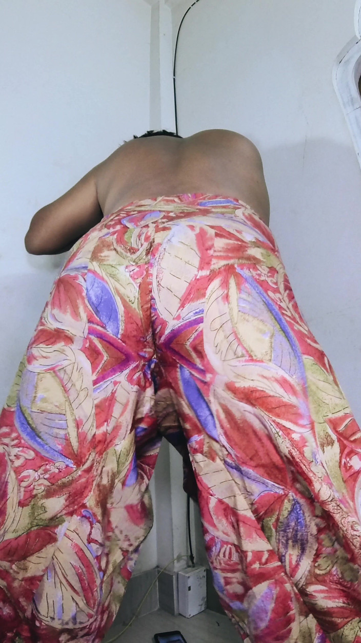Bigdesidick2: Desi Sissy Twerk