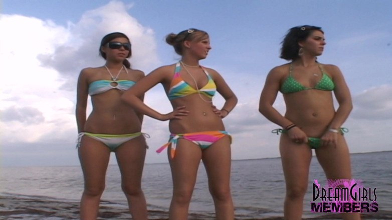 Dream Girls: Tutte le bellezze naturali del college si toglieno i loro...