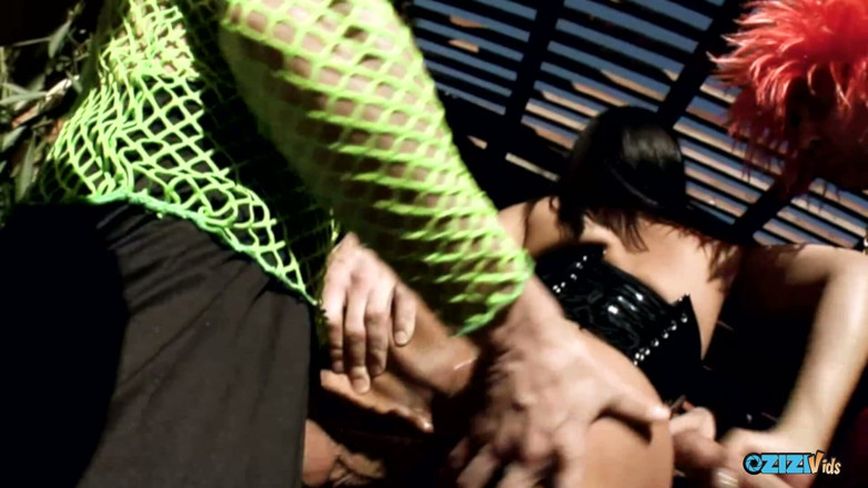 Zizi Vids: Take the Double Penetration and the Threesome Outdoor and Do...
