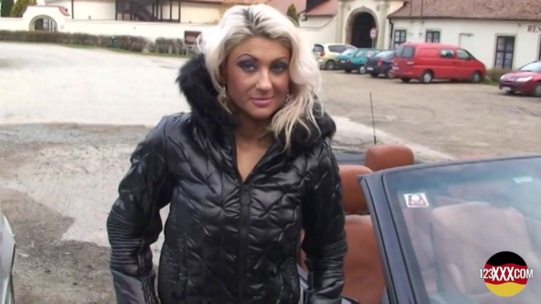 123XXX - Fucked Amateurs in Germany!: นางแมวเซ็กซี่ MILF กระโดดโยกบนควยใหญ่ในห้องออดิชั่น