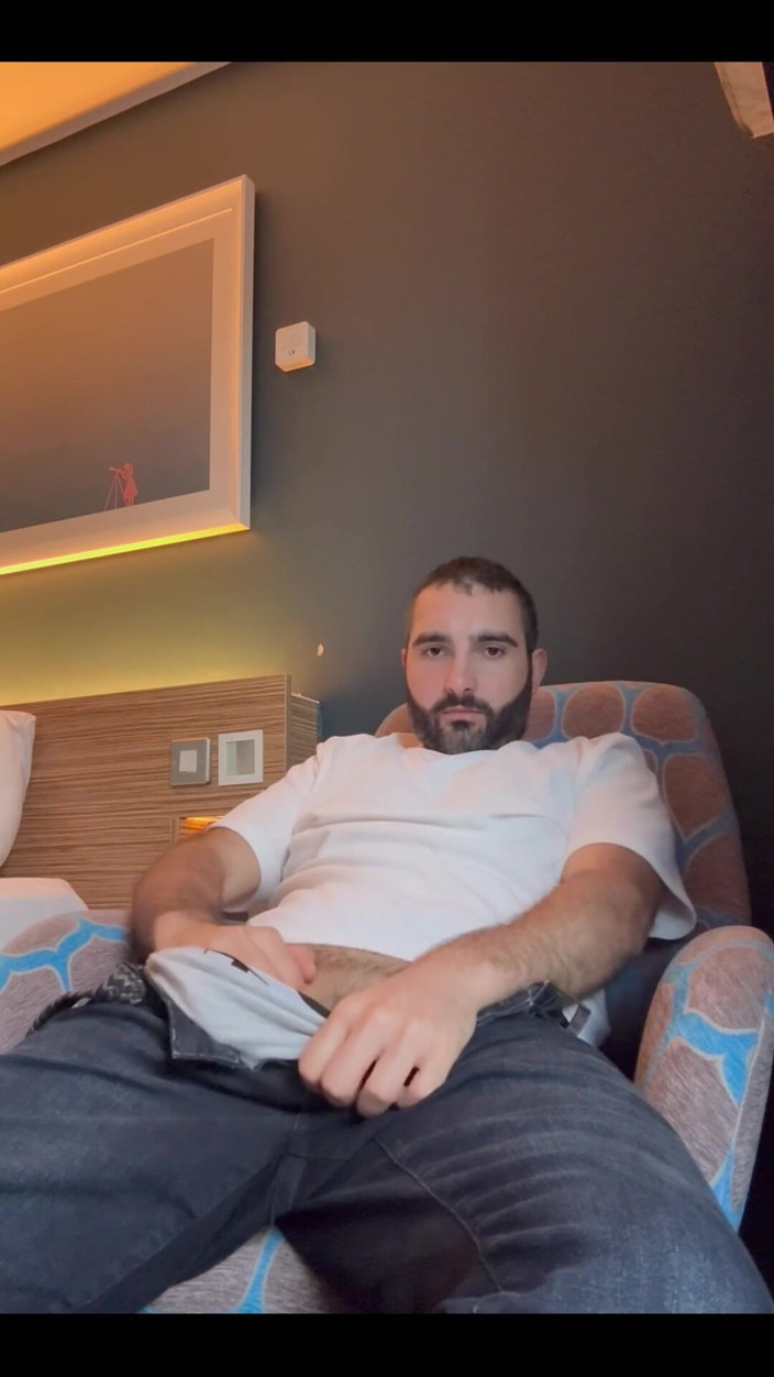 Growing teddy: Uwielbiam bawić się moim kutasem, gdy tylko zamelduję się w...
