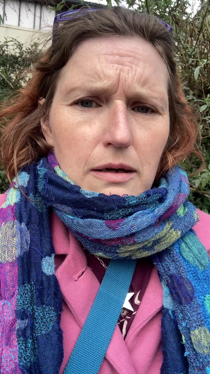 MistressWriggler: 医師の手術の駐車場で風船で手コキ