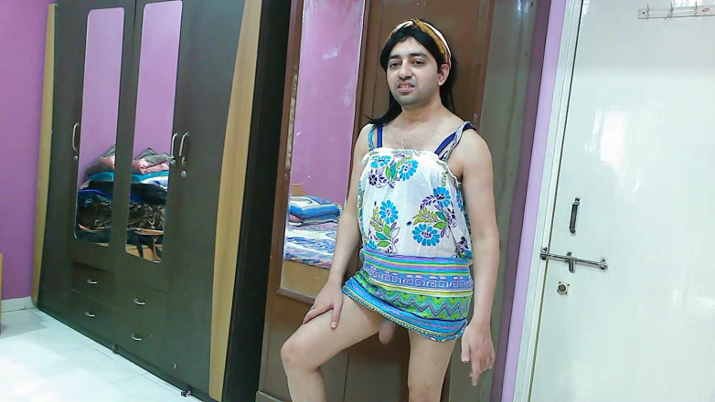 Cute & Nude Crossdresser: Gorąca maminsynek crossdresser femboy w sukience plażowej i opasce do...