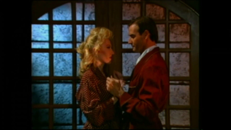 MUSCHI TV - our best full movie: Čtyři nadržené milfky děvky si užily sání velkého ptáka svého...