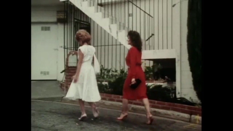 Vintage megastore: Rubia cachonda milf da una mejor mamada a su amigo