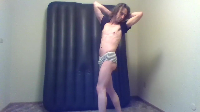 LilTaste: Transgirl rozbiera się tylko do majtek, Walking Cute