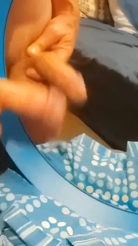 Melancap ke cermin saya membayangkan saya mempunyai zakar lain untuk frot terhadap dan menggesel kepala saya pada telur awak