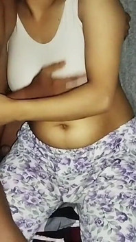 Awek benggali 18 tahun panas dan cantik seksi dengan buah dada panas dan pepek ketat mengongkek teman lelakinya.