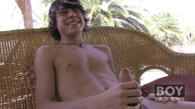 Boy Crush: pool dvara Tristan