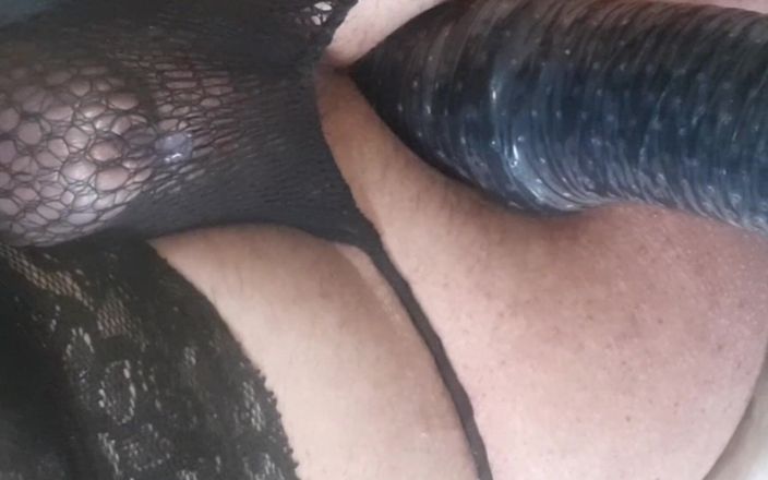 Anal virgin: Cium memerah dildo dengan dildo