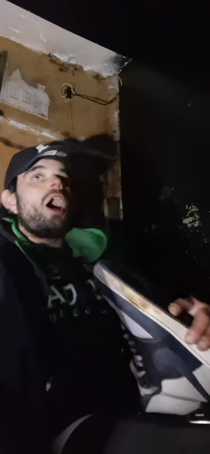 jerkofflover: Meu Mega Orgasmo Incrível Nos Meus Tênis Nike