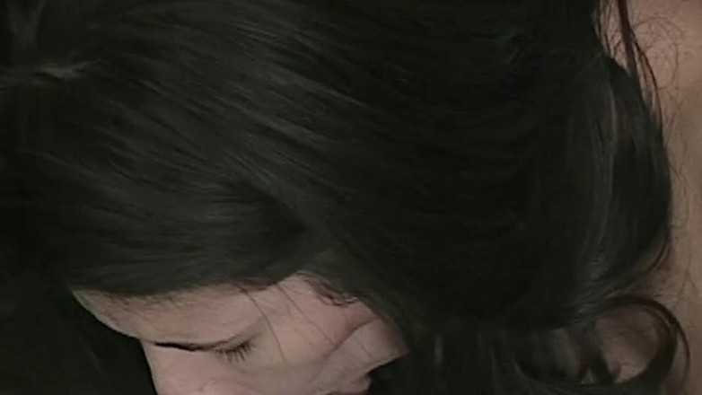 TRASHPORN: Brunetka MILF se ohne pro hluboké anální bušení