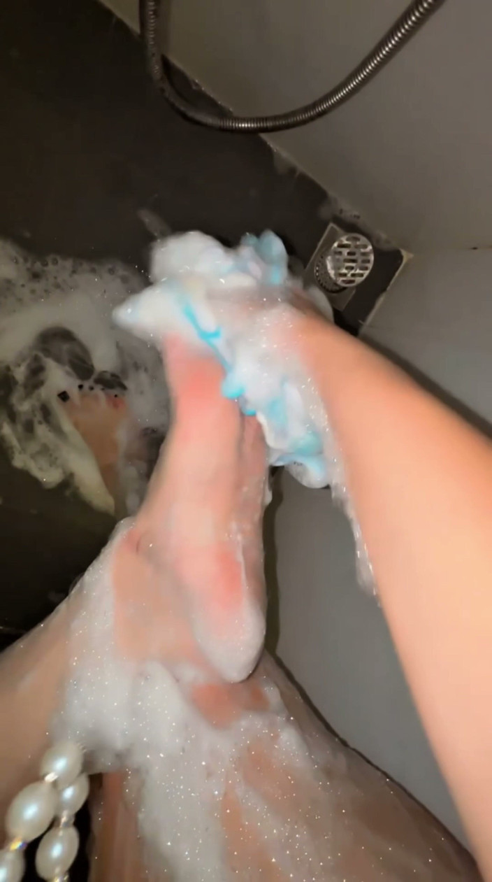 Tatto womane: Shower Feet