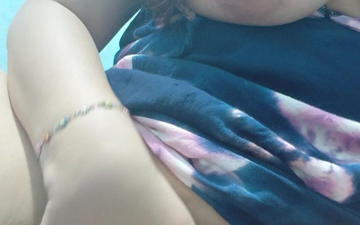 Purple sex: Самотня сільська дівчина вдома
