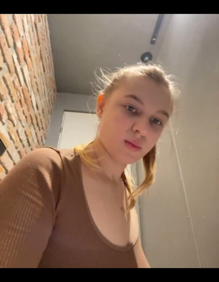 JuiceLussie: Follando en la ducha pública Público, gran consolador follando gilipollas